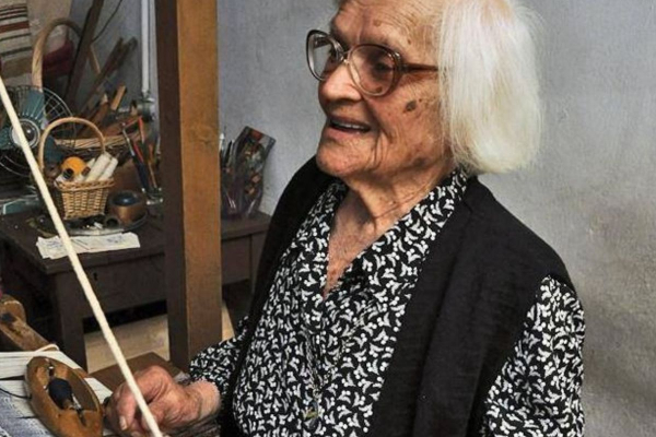Πέθανε η Ικαριώτισσα «Κυρά του αργαλειού», Ιωάννα Πρωίου - Δημητριάδου σε ηλικία 112 ετών