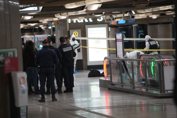 Παρίσι: Δεν θεωρείται τρομοκρατική ενέργεια προς το παρόν η επίθεση με μαχαίρι σε σταθμό τρένων