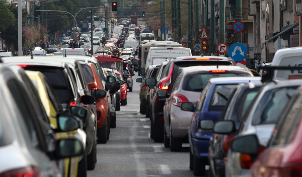 Κίνηση στους δρόμους: Κυκλοφοριακό «κομφούζιο» σε Κηφισό και Κατεχάκη