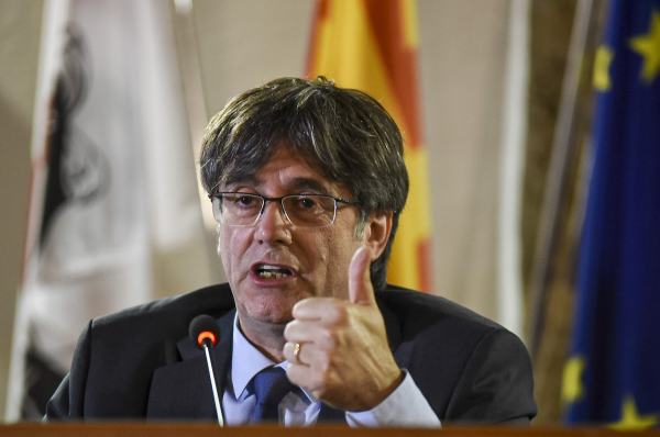Ισπανία: Ο Κάρλες Πουτζδεμόν πρόθυμος να ανατρέψει τον Πέδρο Σάντσεθ