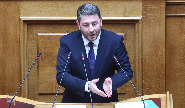 Ανδρουλάκης: Ζούμε την τέταρτη πράξη της επιχείρησης συγκάλυψης στη Βουλή για τα Τέμπη