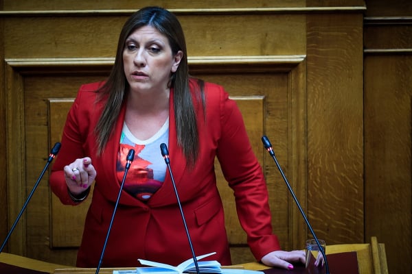 Disruption in Tempi investigation: Proceedings pause as Zoi Konstantopoulou enters committee room