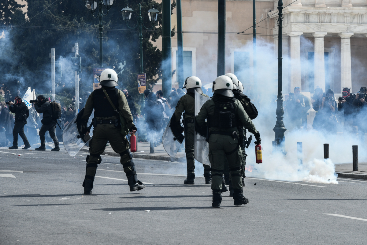 ΣΥΡΙΖΑ-ΠΣ: Η κυβέρνηση έδωσε σήμερα εντολή να ρίξουν δακρυγόνα εναντίον όσων ειρηνικά διαδήλωναν