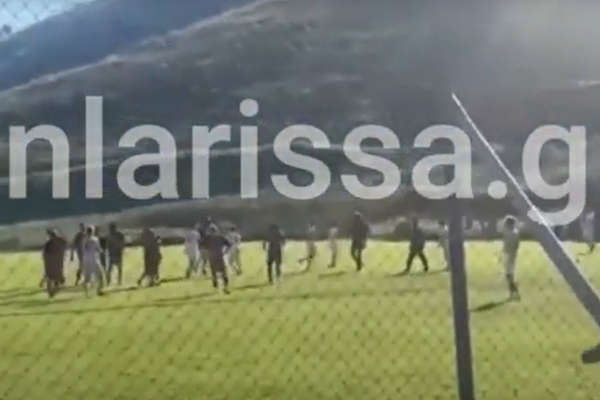 Το βίντεο από τα σοβαρά επεισόδια σε αγώνα ποδοσφαίρου στη Λάρισα - Ξυλοκόπησαν τον διαιτητή
