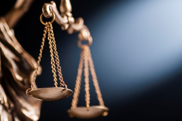 Ένωση Δικαστών και Εισαγγελέων: Συλλυπητήρια για την τραγωδία στα Τέμπη