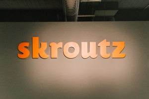 Skroutz: Ανακοίνωση για τα ψεύτικα προφίλ και τα δήθεν giveaways