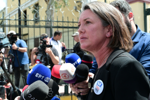 Τροχαίο στη Βουλή: Ξέσπασε η μητέρα του Ιάσονα - «Δεν περίμενα τίποτα από την ελληνική δικαιοσύνη»