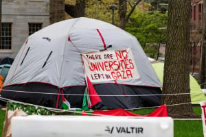 Ο πρόεδρος του Χάρβαρντ απειλεί με… αποβολές τους διαδηλωτές φοιτητές