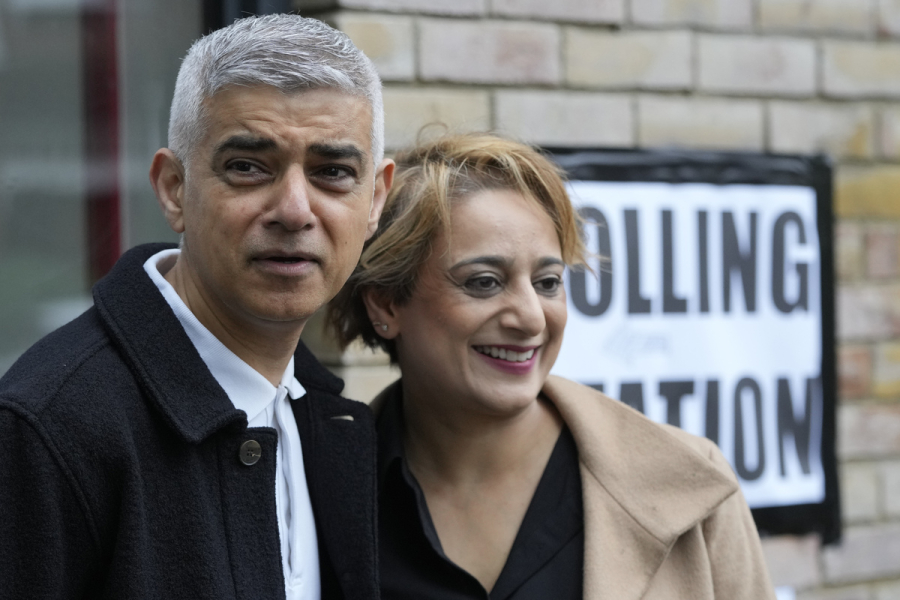 Ο Σαντίκ Καν επανεξελέγη δήμαρχος του Λονδίνου για τρίτη φορά