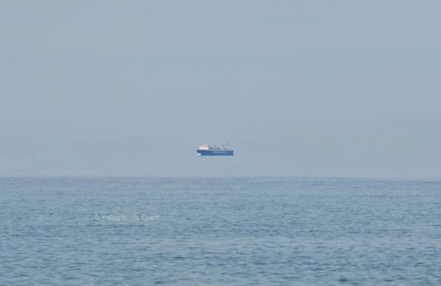 Fata Morgana στη Σκύρο: Εικόνα από το πλοίο που... αιωρείται