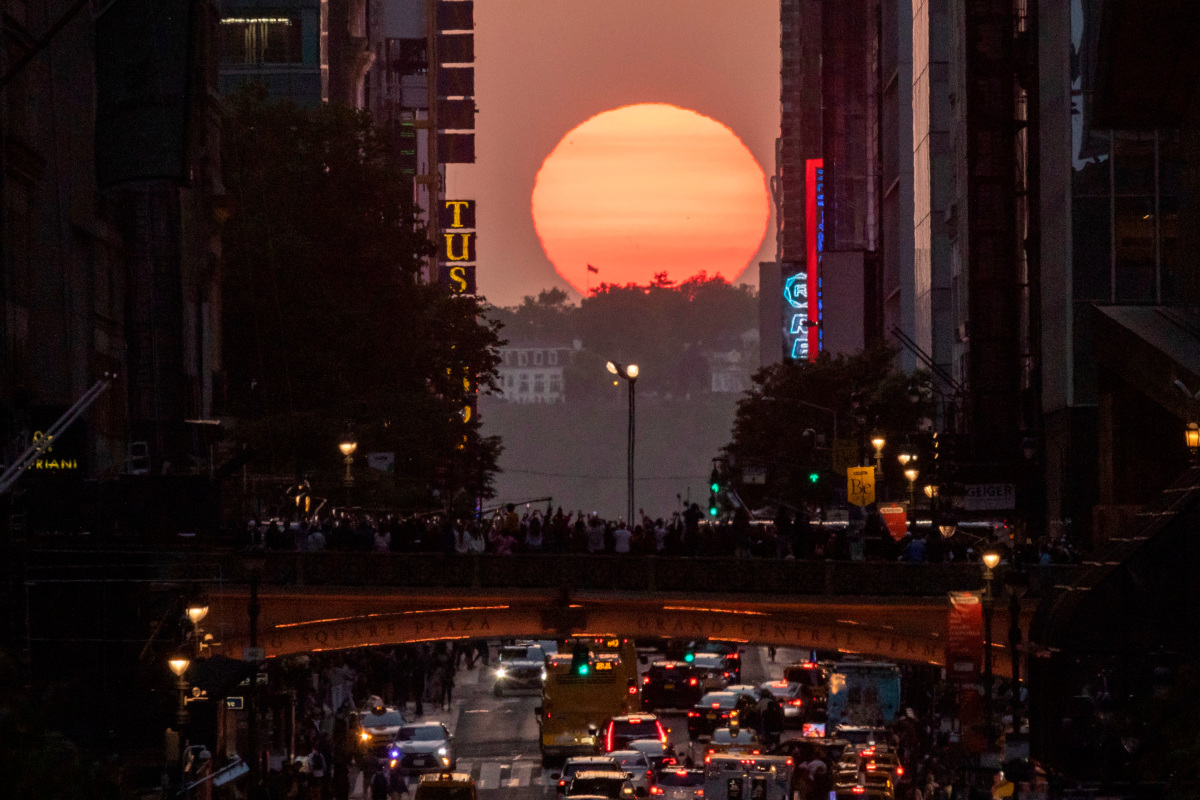 Manhattanhenge Το ηλιοβασίλεμα στη Νέα Υόρκη που κάνει την κίνηση να