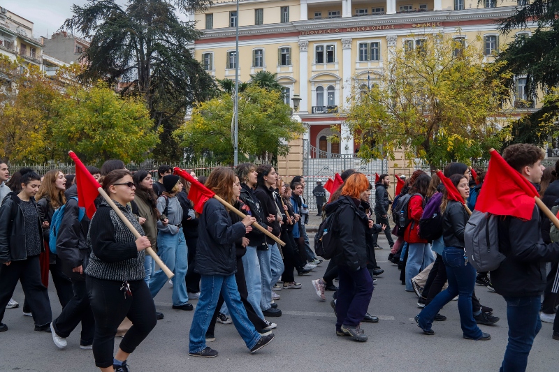 Αλέξης Γρηγορόπουλος, Πανό, Συνθήματα