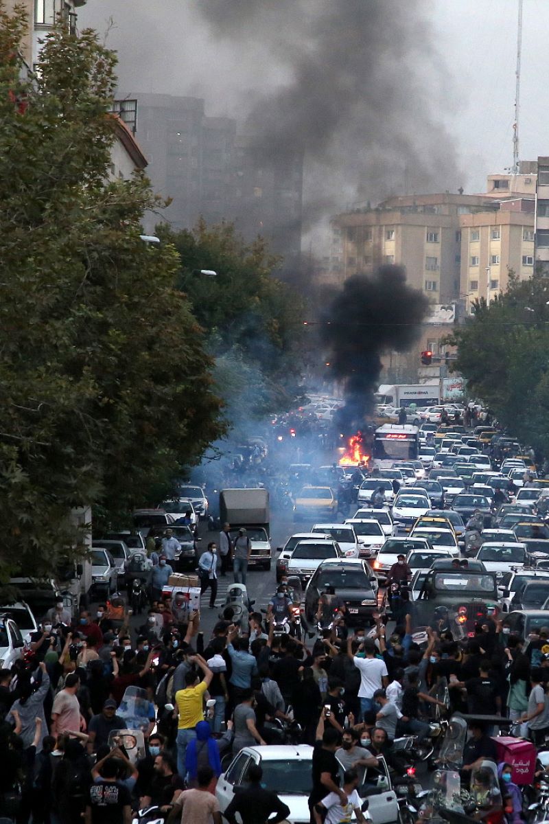 Ιράν, διαδηλώσεις, γυναίκες, θάνατοι, μαντίλα