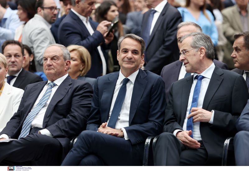 mitsotakis_karamanlis_9.jpg