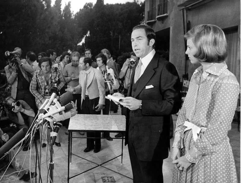 τέως βασιλιάς Κωνσταντίνος Β', Άννα-Μαρία, δημοψήφισμα 1973, δημοψήφισμα