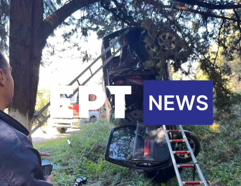 Tροχαίο στα Χανιά: Αυτοκίνητο «κρεμάστηκε» σε δέντρο