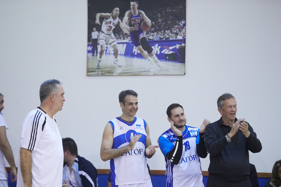 Ο μεγάλος «ξανθός» του ελληνικού μπάσκετ στις κορυφαίες στιγμές του (βίντεο, εικόνες) 12 Μητσοτάκης, Ιωαννίδης