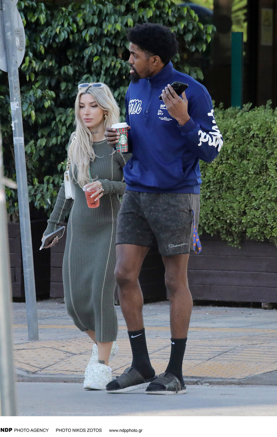 Βόλτα στη Γλυφάδα με την εντυπωσιακή σύντροφό του (Φωτογραφίες) 5 Mckissic2_dba55.jpg