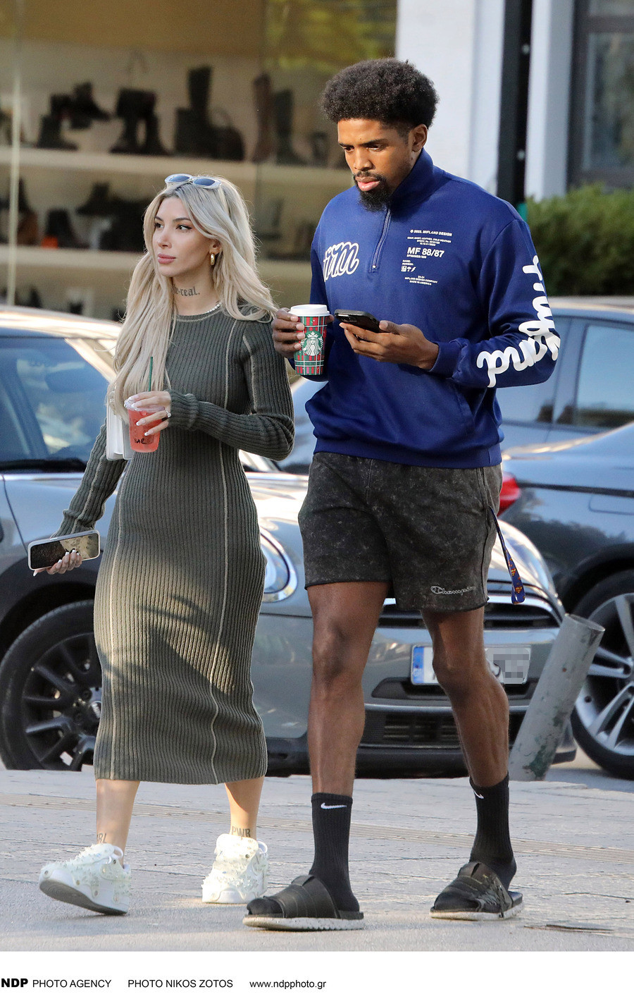 Βόλτα στη Γλυφάδα με την εντυπωσιακή σύντροφό του (Φωτογραφίες) 2 Mckissic5_403d0.jpg