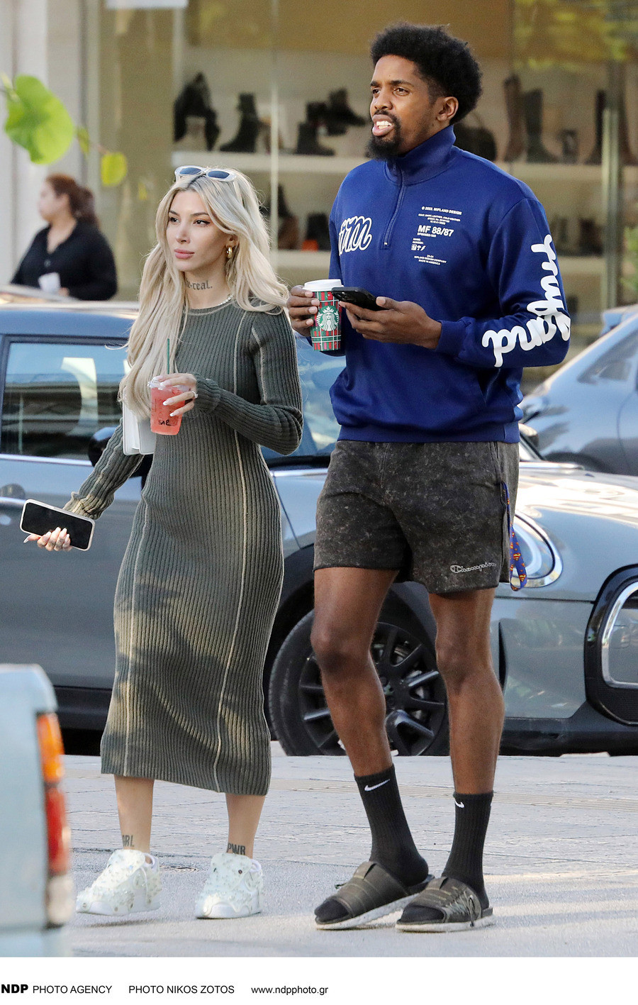 Βόλτα στη Γλυφάδα με την εντυπωσιακή σύντροφό του (Φωτογραφίες) 3 Mckissic6_b8340.jpg