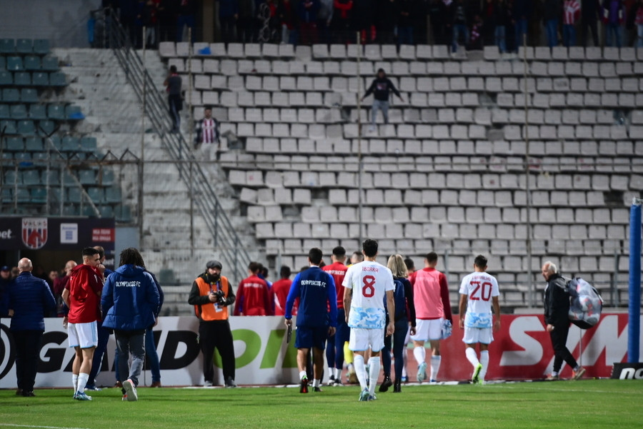 Βόλος - Ολυμπιακός: Διακόπηκε το ματς μετά από επεισόδια 4 panthesaliko4_584c9.jpg