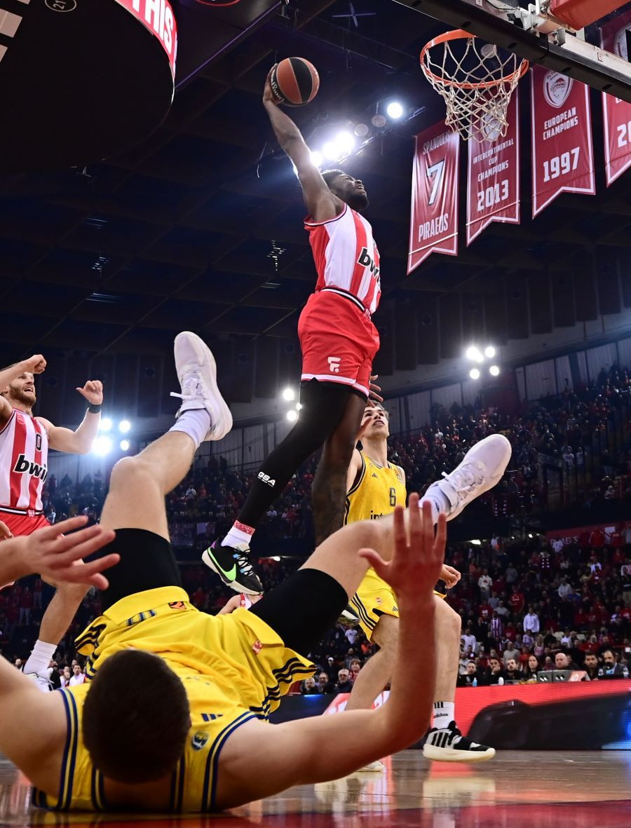 Εκρηκτικός Ολυμπιακός συνέτριψε 101-87 την Άλμπα Βερολίνου 2 olympiakos_mpasket3_f2f17.jpg