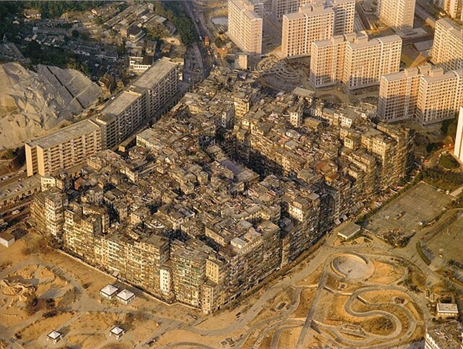 Kowloon_Walled_City_-_1989_Aerial_262c7.jpg