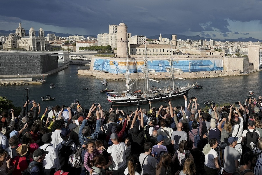 Πάνω από 100.000 την υποδέχθηκαν στη Μασσαλία – Εντυπωσιακές εικόνες 6 Ολυμπιακή Φλόγα, Ολυμπιακοί Αγώνες, Ολυμπιακοί Αγώνες 2024, Ολυμπιακοί Αγώνες Παρίσι 2024