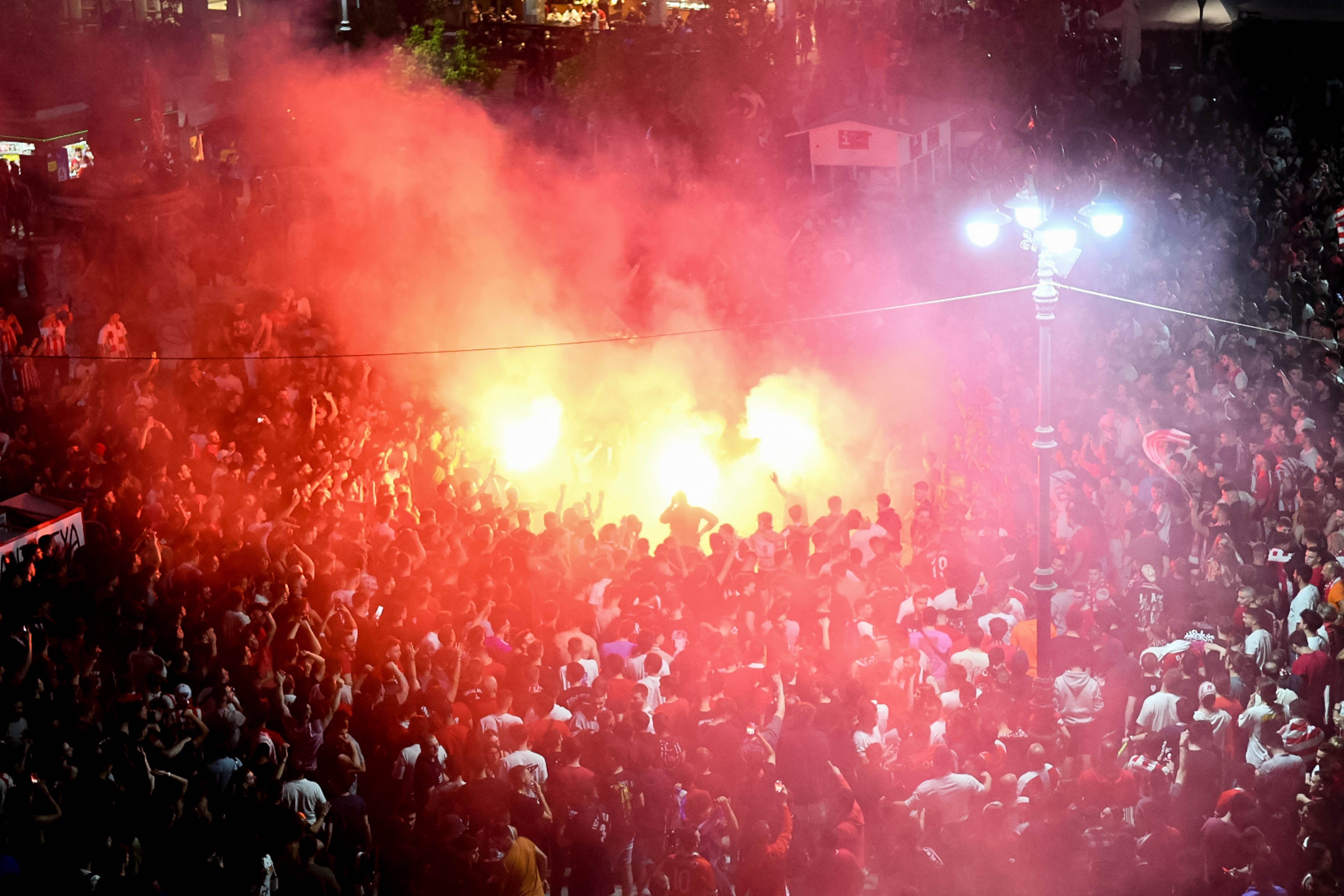 Στους δρόμους όλη η Ελλάδα για τον θρίαμβο του Ολυμπιακού (εικόνες, βίντεο) 7 πατρα ολυμπιακος πανηγυρισμοι