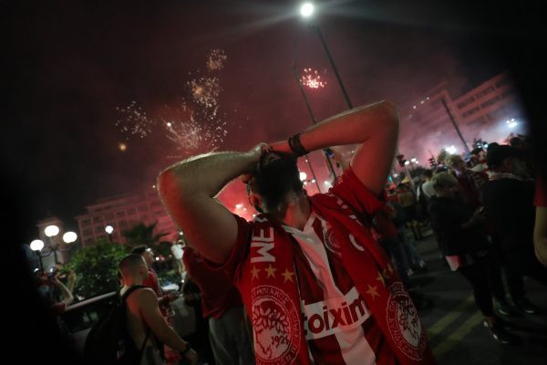 Στους δρόμους όλη η Ελλάδα για τον θρίαμβο του Ολυμπιακού (εικόνες, βίντεο) 3 βολος ολυμπιακος πανηγυρισμοι