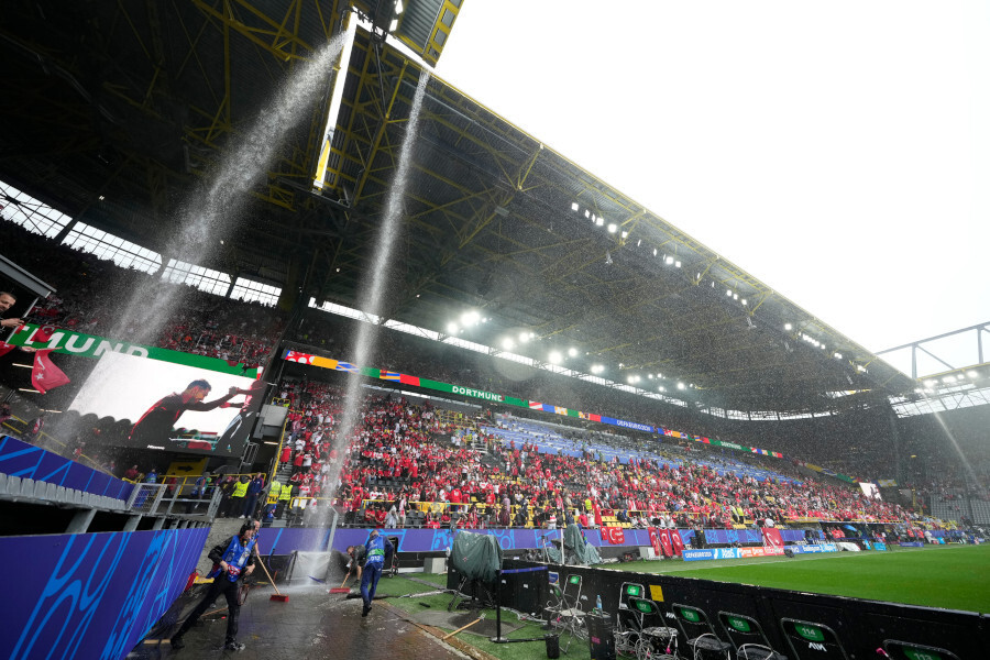 EURO 2024: Ξύλο μέσα στο γήπεδο πριν τη σέντρα στο Τουρκία 3 euro-2024-tourkia-georgia-vroxi-04_8715f.jpg