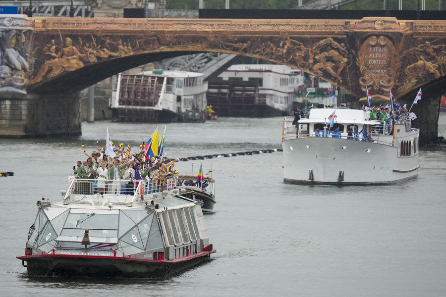 Η τελετή έναρξης που δεν έμοιαζε με καμία άλλη (εικόνες, βίντεο) 16 AP24208662915461_aec78.jpg