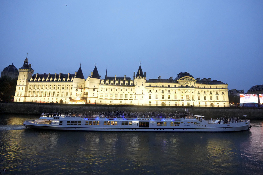 Η τελετή έναρξης που δεν έμοιαζε με καμία άλλη (εικόνες, βίντεο) 12 AP24208729177085_242cd.jpg
