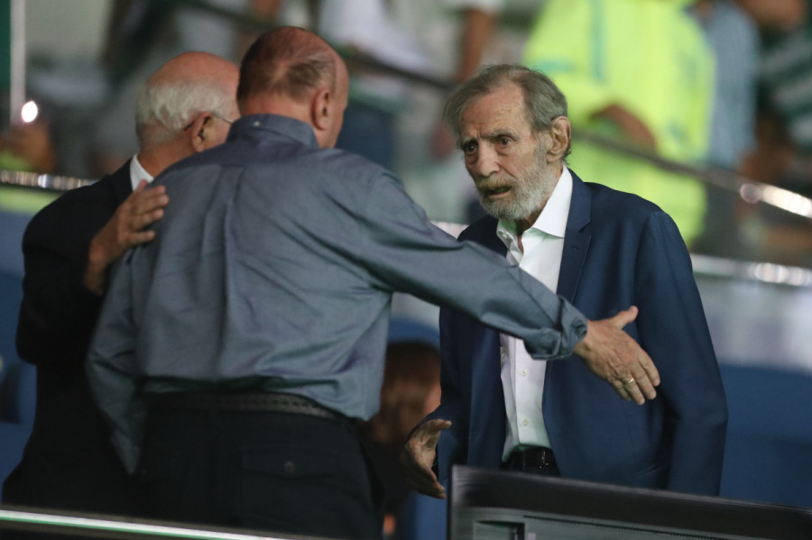 Λανς: Τσίπρας, Χατζηδάκης, Τσιάρας, Γιώργος Βαρδινογιάννης στις κερκίδες του ΟΑΚΑ (Εικόνες) 1 panathinaikos-lans-exedrs-02_2fda5.jpg