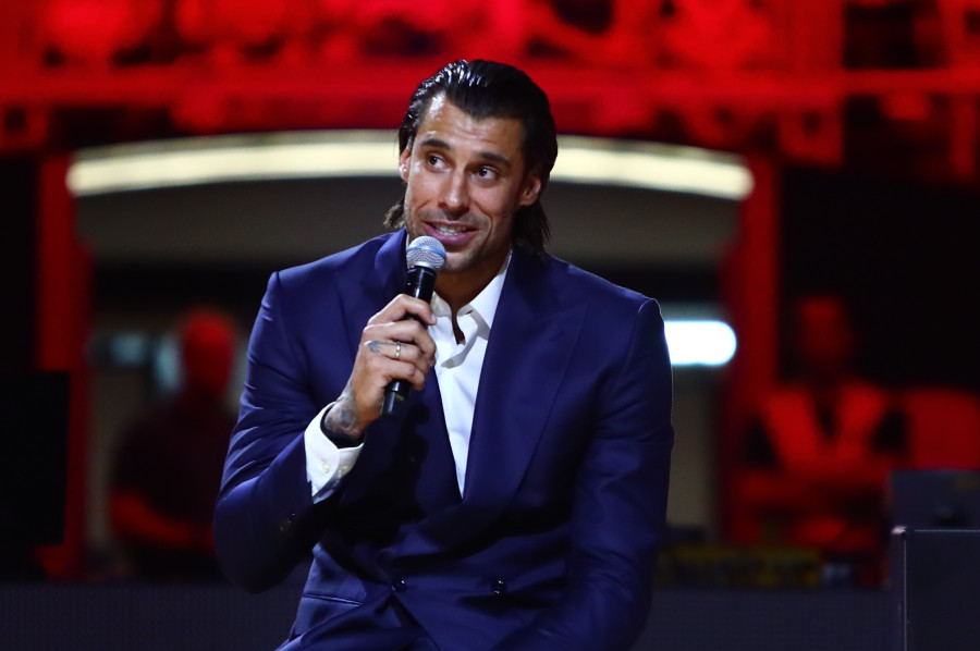 Δάκρυσε ο Πρίντεζης βλέποντας τη φανέλα του στον ουρανό του ΣΕΦ 7 6302647_df6e2.jpg