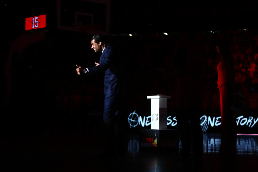 Δάκρυσε ο Πρίντεζης βλέποντας τη φανέλα του στον ουρανό του ΣΕΦ 5 6302657_30354.jpg