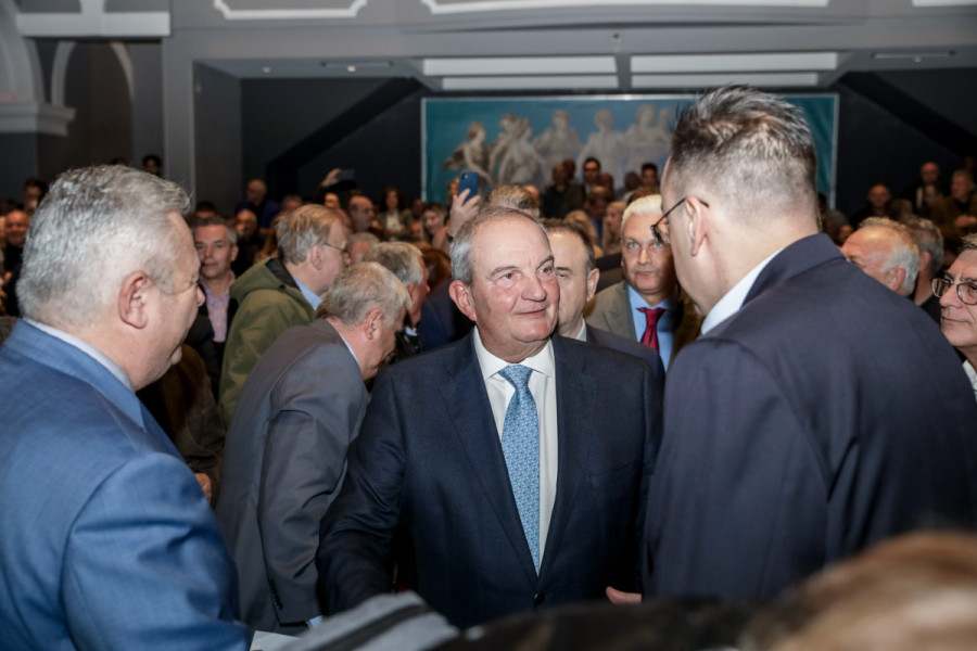 kostas-karamanlis-parousiasi-vivlio-patra-00_c567f.jpg