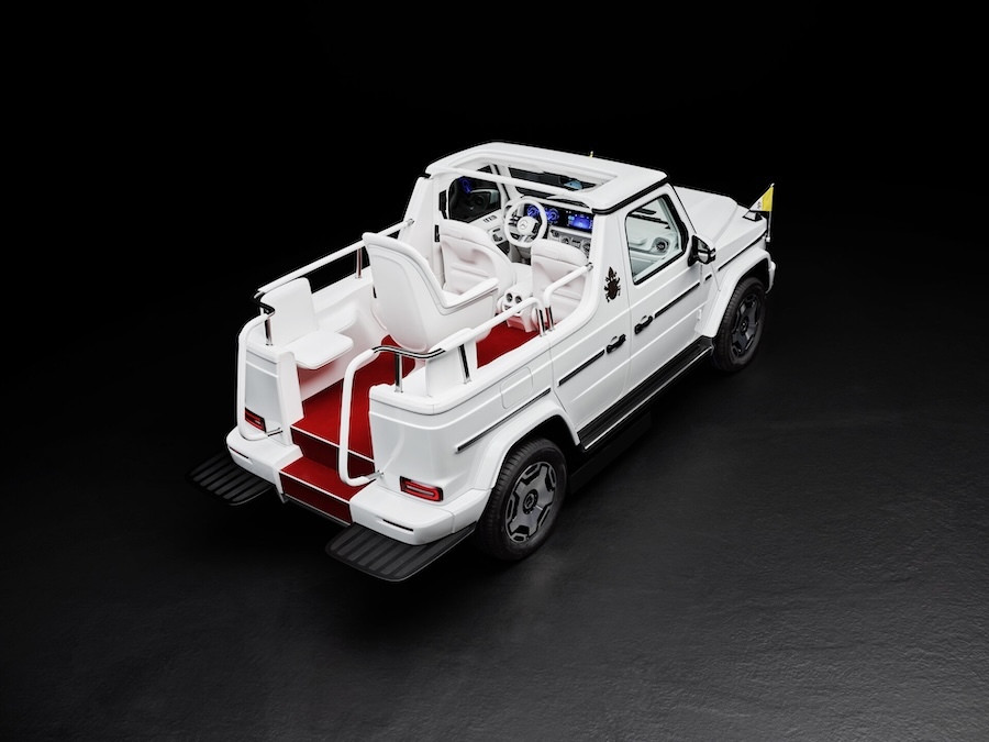 &Eta; Mercedes &pi;&alpha;&rho;έ&delta;&omega;&sigma;&epsilon; &sigma;&tau;&omicron;&nu; &Pi;ά&pi;&alpha; &Phi;&rho;&alpha;&gamma;&kappa;ί&sigma;&kappa;&omicron; &tau;&omicron; &pi;&rho;ώ&tau;&omicron; &eta;&lambda;&epsilon;&kappa;&tau;&rho;&iota;&kappa;ό &laquo;Popemobile&raquo; (&beta;ί&nu;&tau;&epsilon;&omicron;)