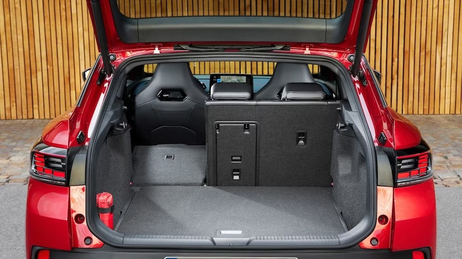 &Delta;&omicron;&kappa;&iota;&mu;ά&zeta;&omicron;&upsilon;&mu;&epsilon; &tau;&omicron; &eta;&lambda;&epsilon;&kappa;&tau;&rho;&iota;&kappa;ό Coupe-SUV VW ID.5 GTX &mu;&epsilon; &tau;&epsilon;&tau;&rho;&alpha;&kappa;ί&nu;&eta;&sigma;&eta; &kappa;&alpha;&iota; &kappa;&omicron;&rho;&upsilon;&phi;&alpha;ί&epsilon;&sigmaf; &epsilon;&pi;&iota;&delta;ό&sigma;&epsilon;&iota;&sigmaf;