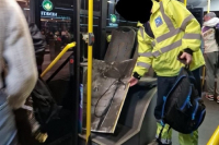 Νέο λεωφορείο του «τρόμου»: Κατέρρευσε (ξανά) κομμάτι της οροφής πάνω σε επιβάτες
