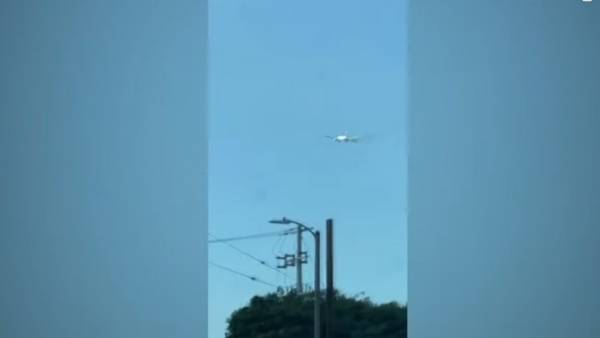 Λος Άντζελες: Αεροπλάνο πήρε φωτιά στο αέρα κι έκανε αναγκαστική προσγείωση (Βίντεο)