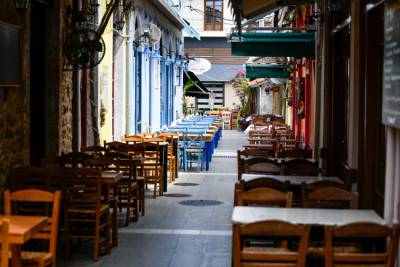 Νέα μέτρα παίρνει η Ευρώπη σε μπαρ και καφετέριες, η Αθήνα αλλάζει το ωράριο