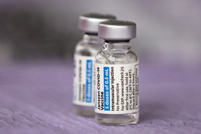 Εμβόλιο Johnson &amp; Johnson: Αναστέλλεται ο εμβολιασμός στην Ελλάδα