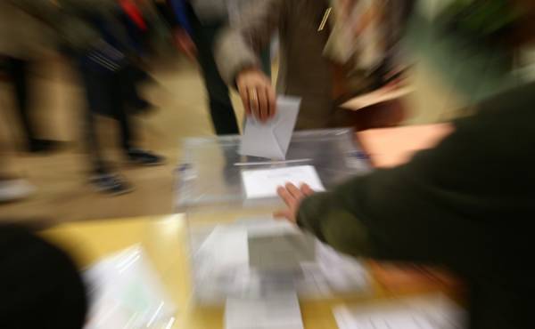 Κρίσιμες οι σημερινές εκλογές στην Ισπανία για τον ισπανικό τύπο