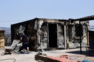 Φωτιές σε Αττική - Κορινθία: 344 αυτοψίες και 112 σπίτια και επιχειρήσεις επικίνδυνα για χρήση