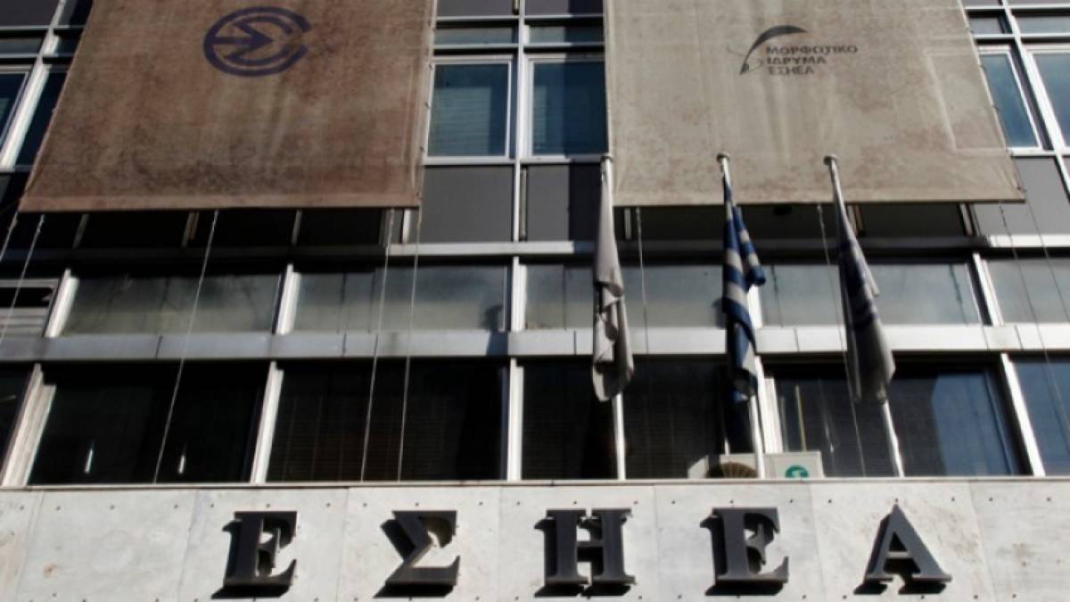 ΕΟΔ: Ο συντάκτης της ανακοίνωσης της ΕΡΤ στοχοποιεί δημοσιογράφο