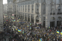 Βρετανία: Χιλιάδες διαδηλωτές στους δρόμους του Λονδίνου για να στηρίξουν τους Ουκρανούς