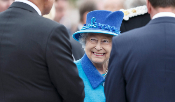 Η… σκανδαλιάρικη πλευρά της βασίλισσας Ελισάβετ: Το απίστευτο περιστατικό με τουρίστα που δεν την αναγνώρισε