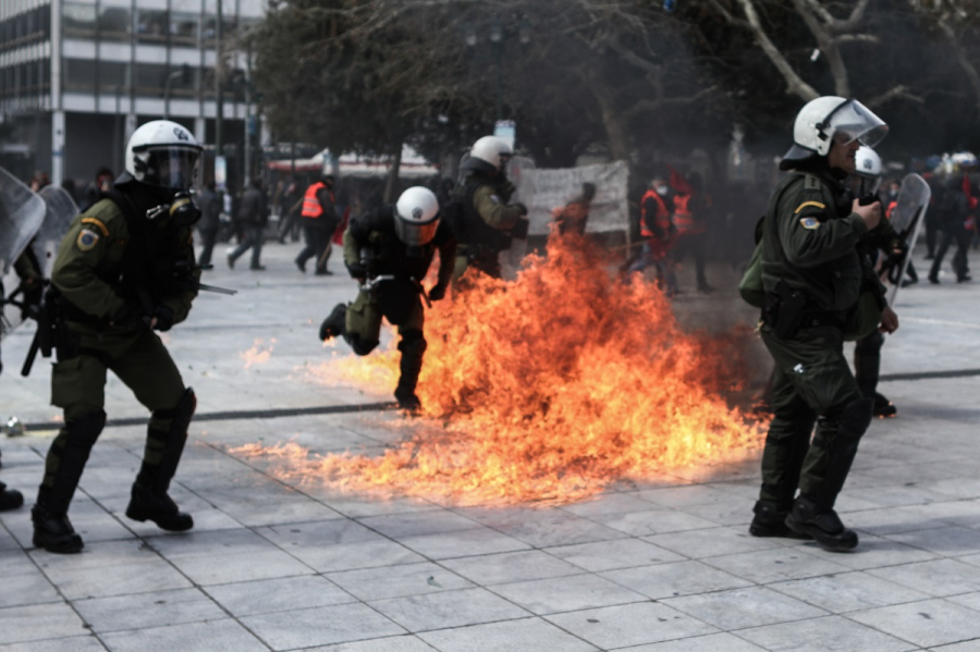Το Politico για τις σχέσεις της Greek Mafia με την ΕΛ.ΑΣ. και τα περιστατικά αστυνομικής βίας