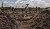 Ουκρανία: «Βρήκαμε και άλλα θαμμένα πτώματα αμάχων με σημάδια βίαιου θανάτου»